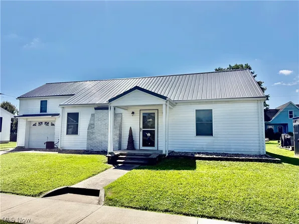 106 Stealey St, Middlebourne, WV 26149