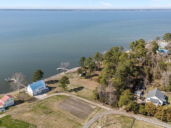 5th image of 134 Great Neck Road