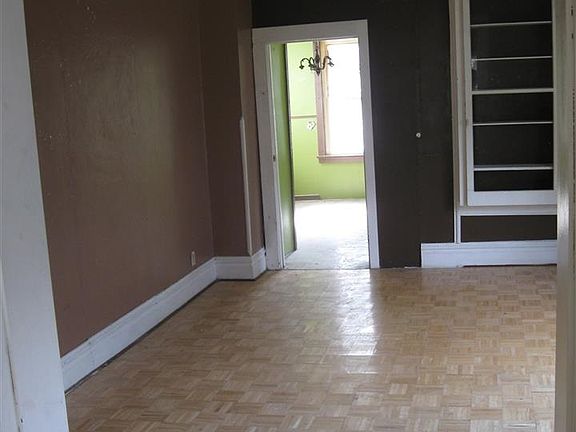 3rd image of 318 E Maywood Ave