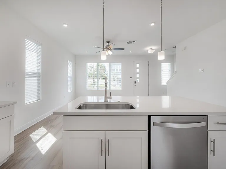 2703 W Fig St #1 — Photo 12