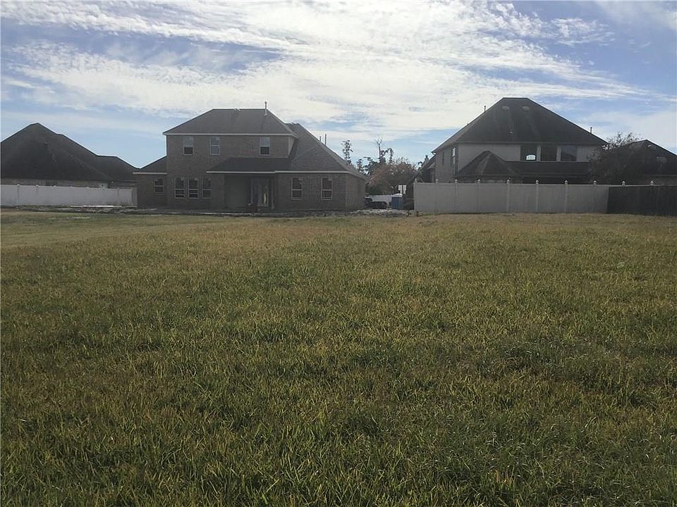 2nd image of N Squirewood Dr