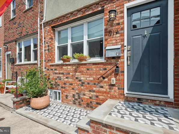 917 McClellan St, Philadelphia, PA 19148