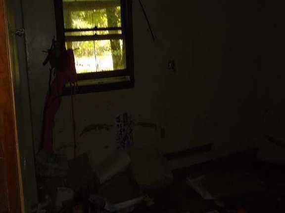 4th image of 105 South Ln