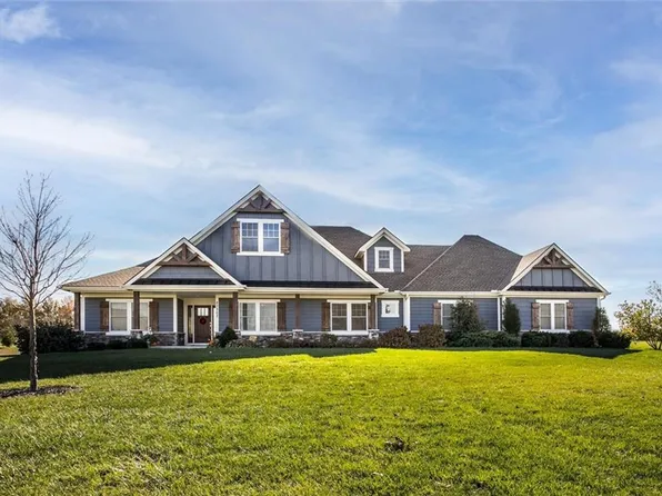 27307 Oakhaven Dr, Greenwood, MO 64034