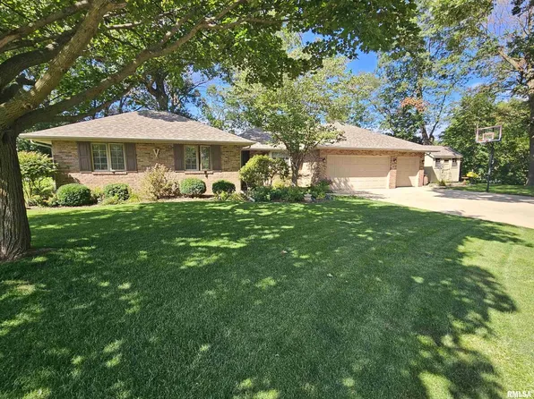 82 Cedar Ct, Geneseo, IL 61254