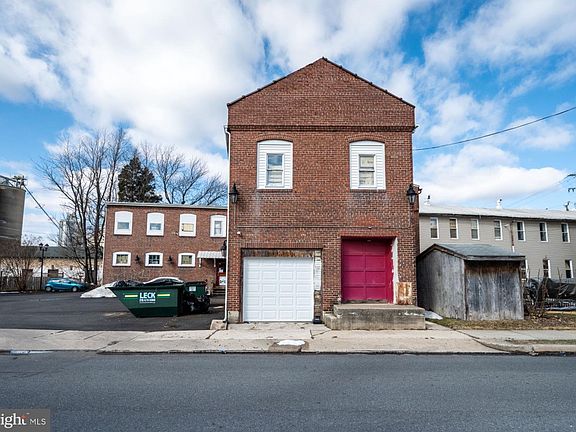 2nd image of 102 S Richmond St