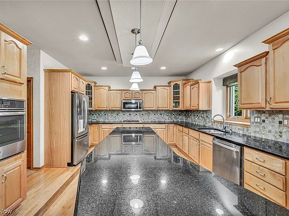 3rd image of 7397 Cherry Hill Ln