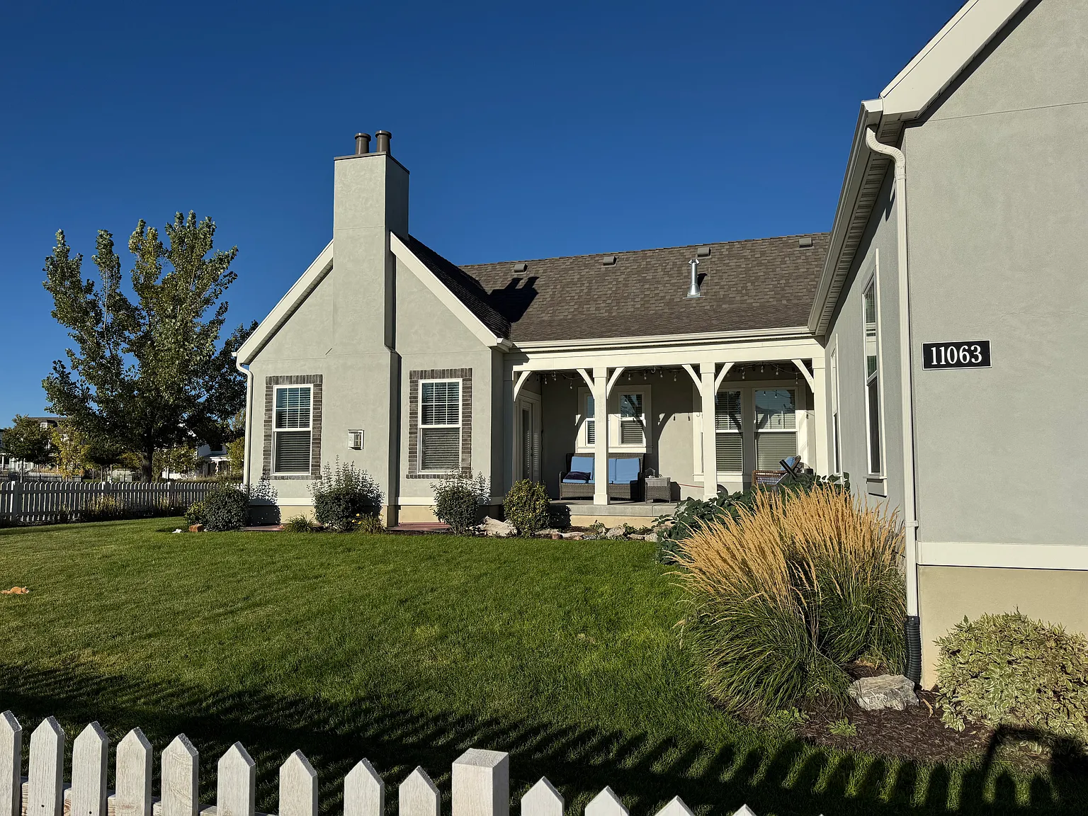 5 bed, 4200 sqft, $4,400 — Photo 2