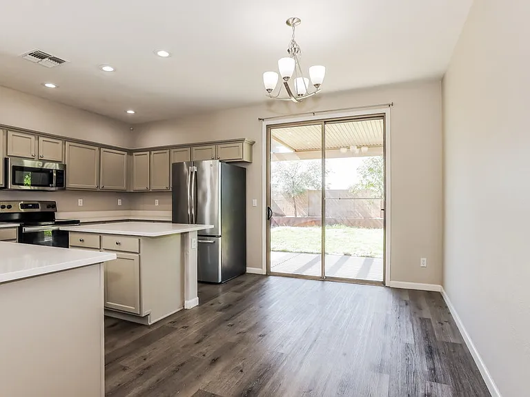 40994 N Vine Ave — Photo 6