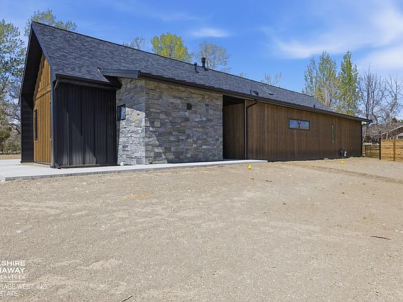 4th image of 2301 Songbird Ct