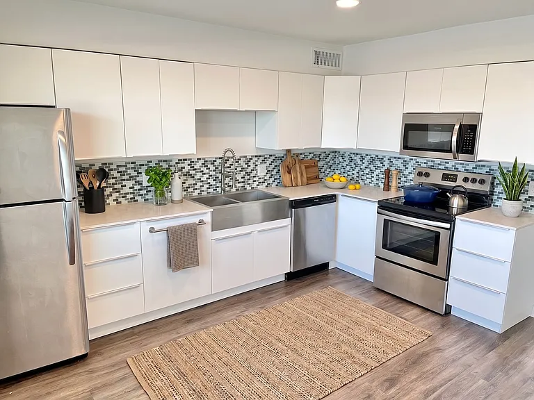 4320 N 27th St #8 — Photo 7