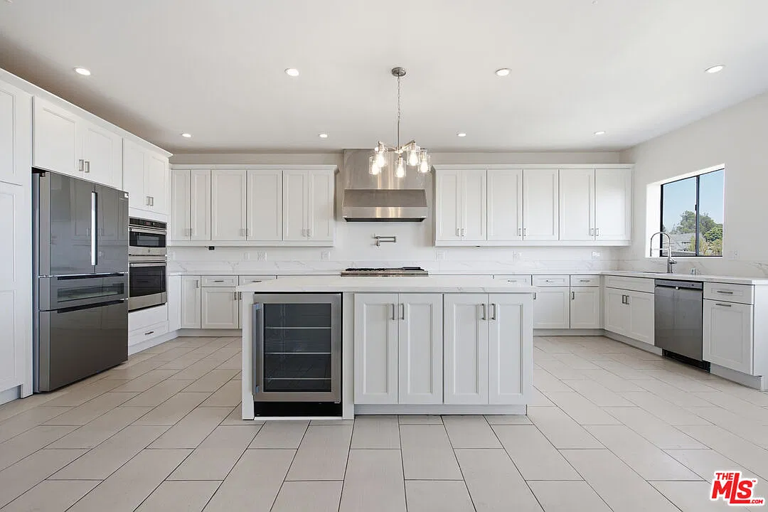 5 bed, 5.5 bath, 5138 sqft, $15,000 — Photo 3