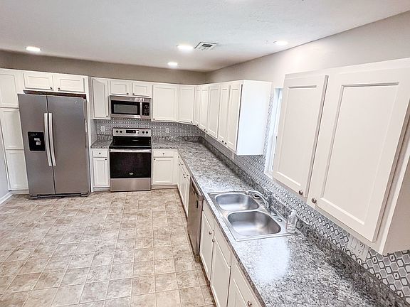 4th image of 106 Riley Ave