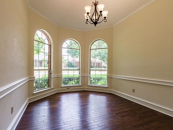 3rd image of 1510 Banbury Ct