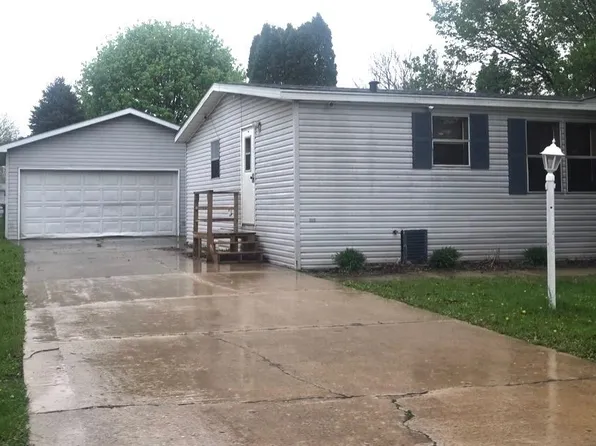 5421 Ebonywood Ln, Roscoe, IL 61073