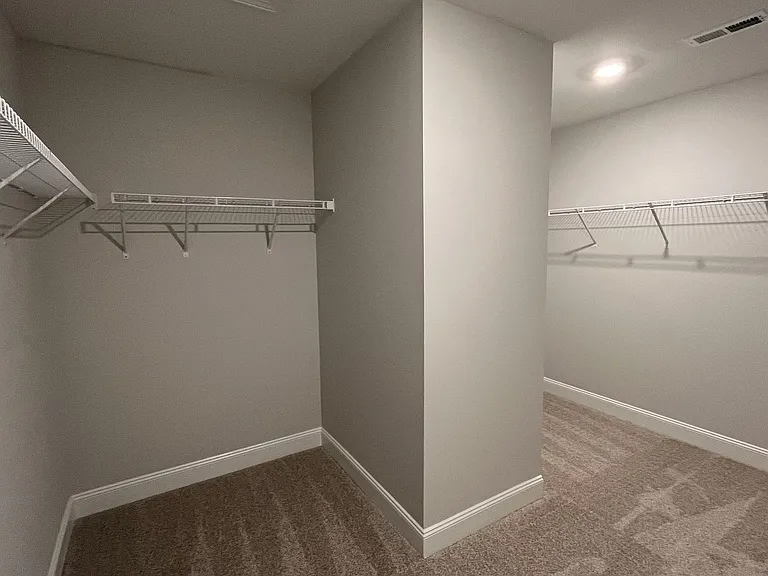 816 Challenger Ln — Photo 17