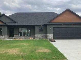 176 Red Oak St, Oak Ridge, MO 63769