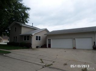 116 N Prospect St, Hinton, IA 51024