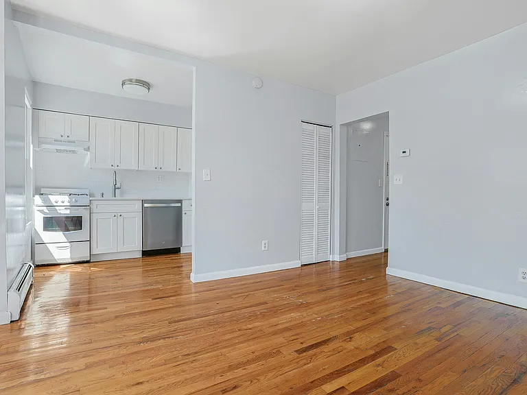 202 Main St #2E — Photo 6