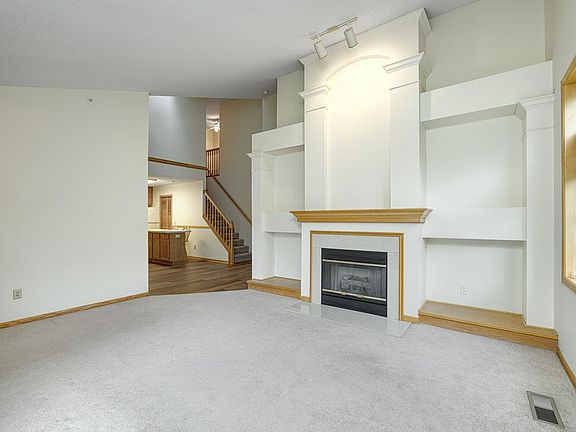 2nd image of 840 Old Town Dr