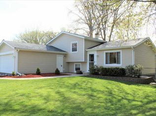 508 Northgate Rd, Lindenhurst, IL 60046