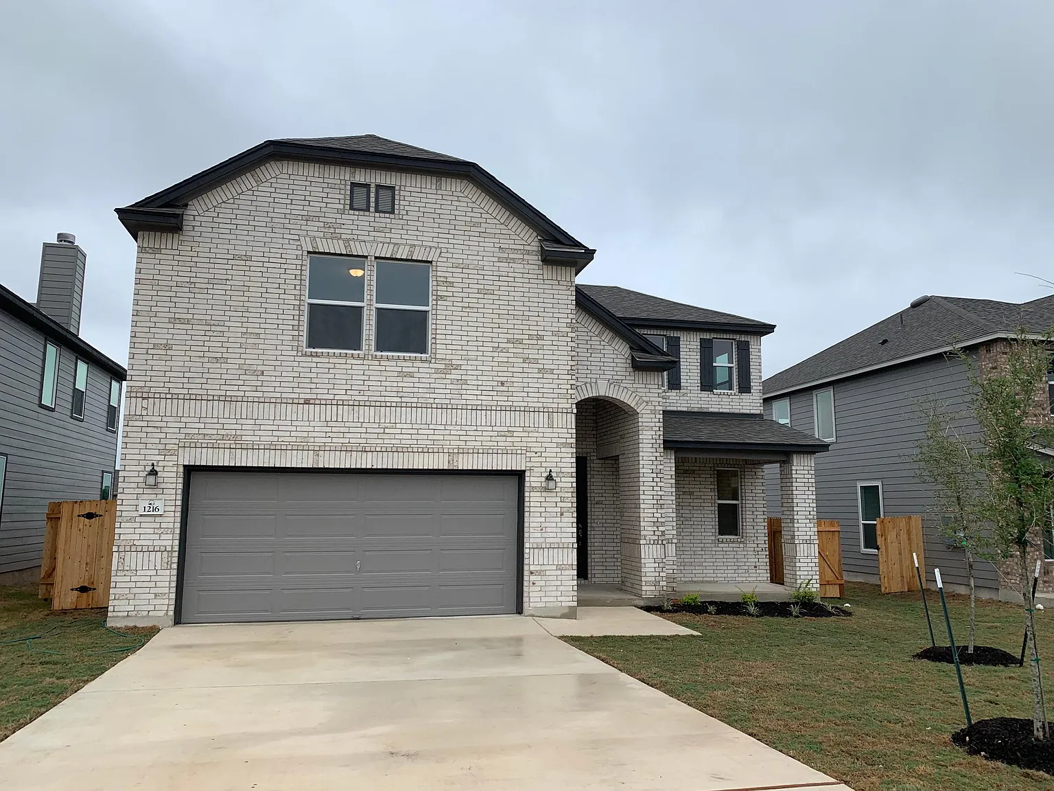 4 bed, 2.5 bath, 2502 sqft, $2,195 — Photo 2