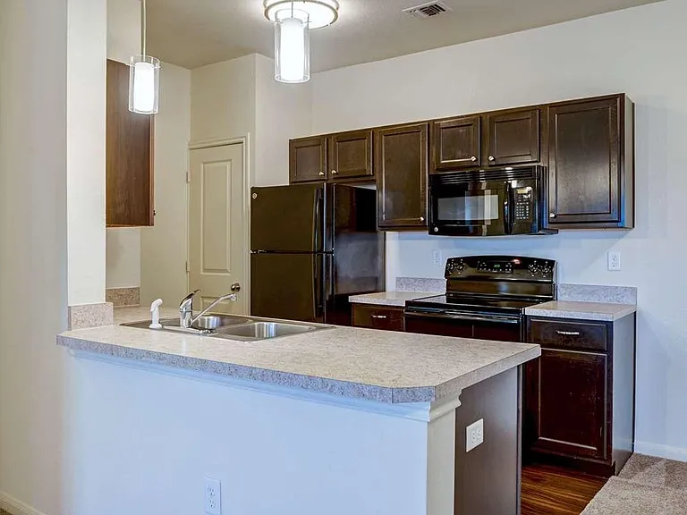 William Cannon Apartments — Photo 14