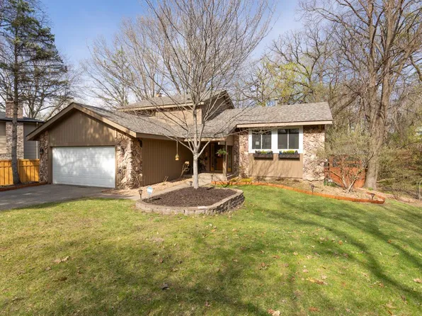 9515 Risewood Cir, Eden Prairie, MN 55347