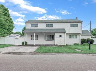 696 N Lewis Ave, Lindenhurst, NY 11757
