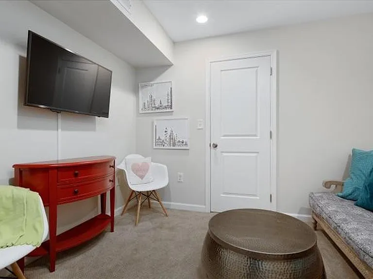 1428 S Clarion St — Photo 11