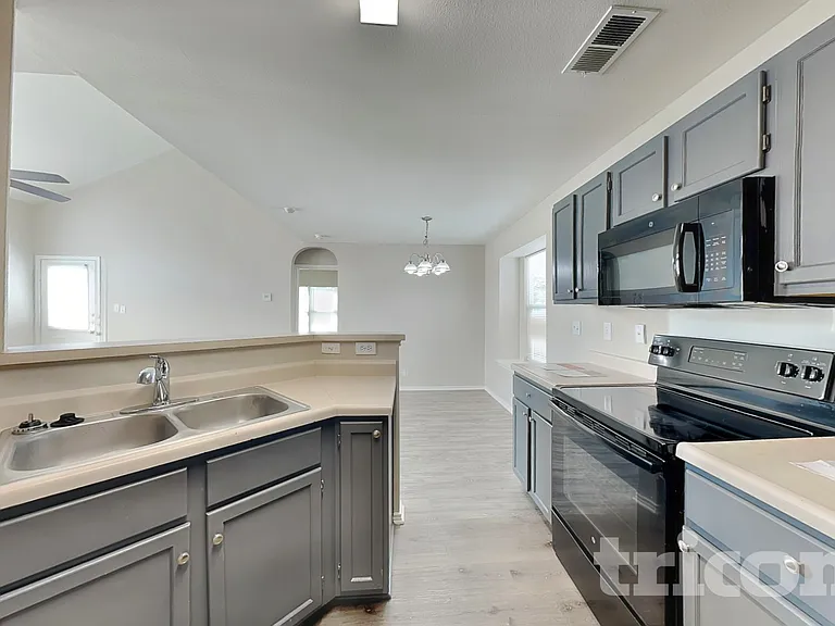 6734 Sandy Point Dr — Photo 5