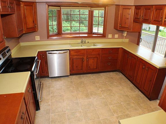 5th image of 2318 Queens Ct