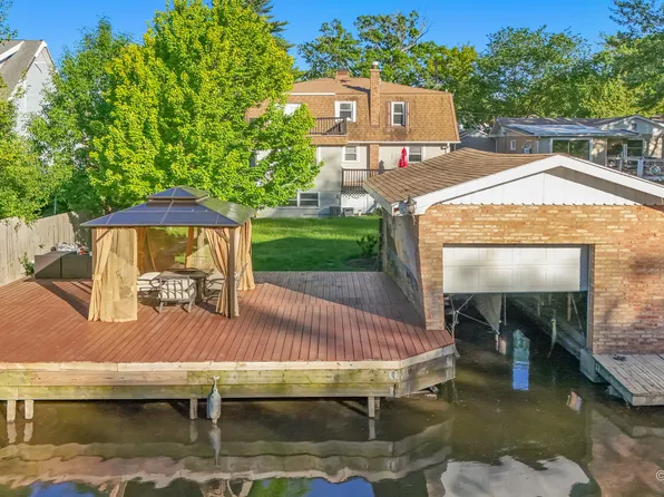 34820 N Holman Ave, Ingleside, IL 60041