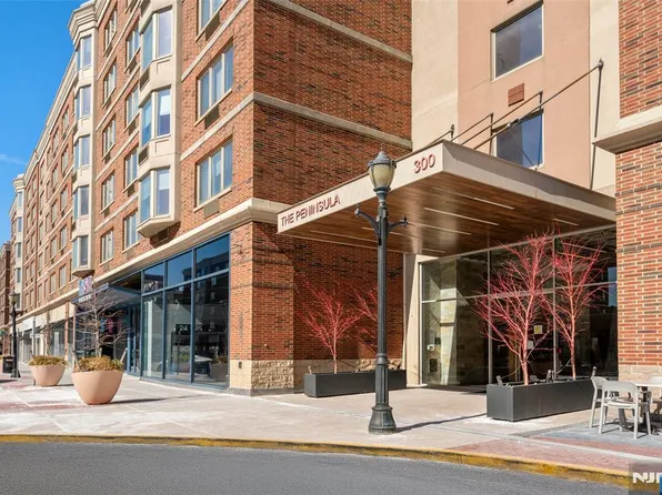 3319 City Pl, Edgewater, NJ 07020