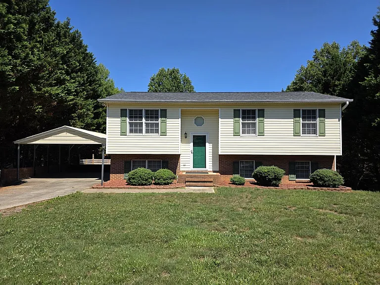 273 Woodbridge Dr — Photo 1