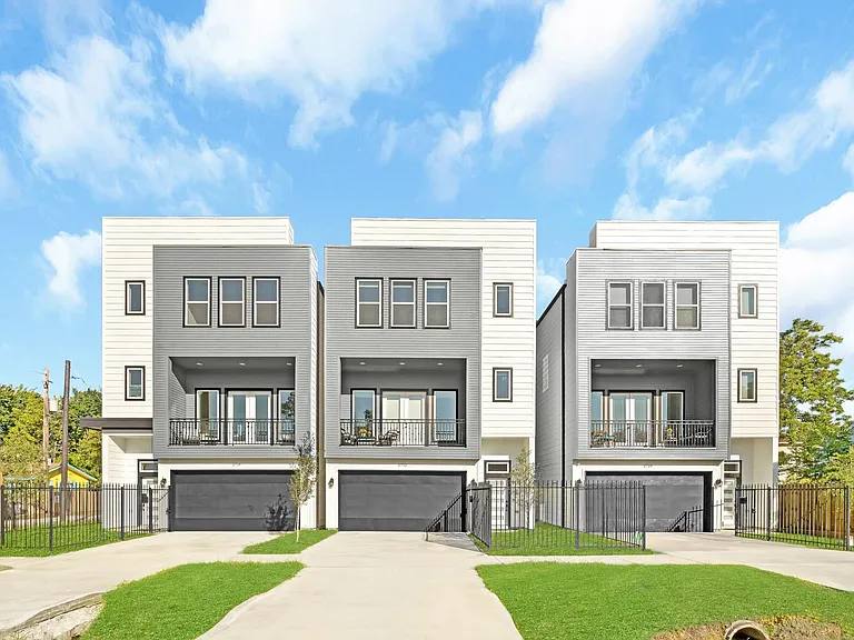 2712 Nagle St — Photo 2