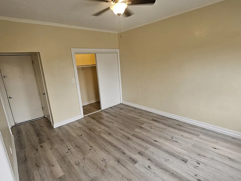 1185 E Vernon Ave #20 — Photo 3
