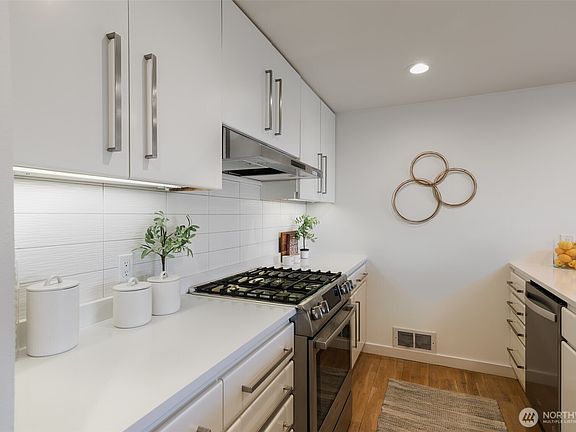 5th image of 1118 Lakeview Boulevard E #100
