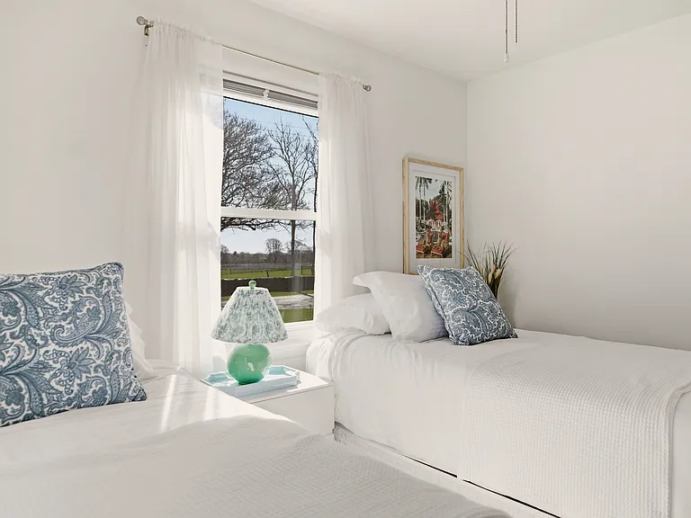 415 Wapping Rd — Photo 37
