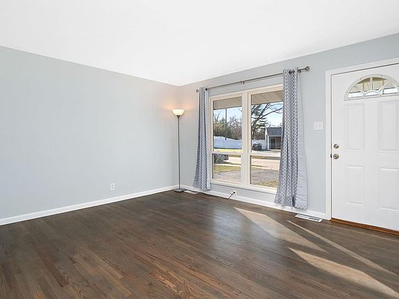 4th image of 2884 Beechwood Ln