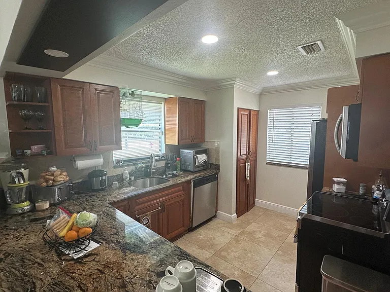3801 Inlet Cir — Photo 24