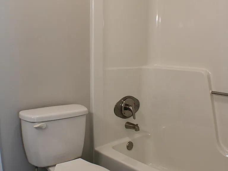 4260 Worth St NW — Photo 8