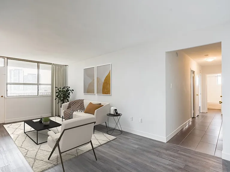 625 Evans Ave — Photo 3