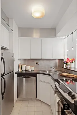 Sold by R New York | media 12