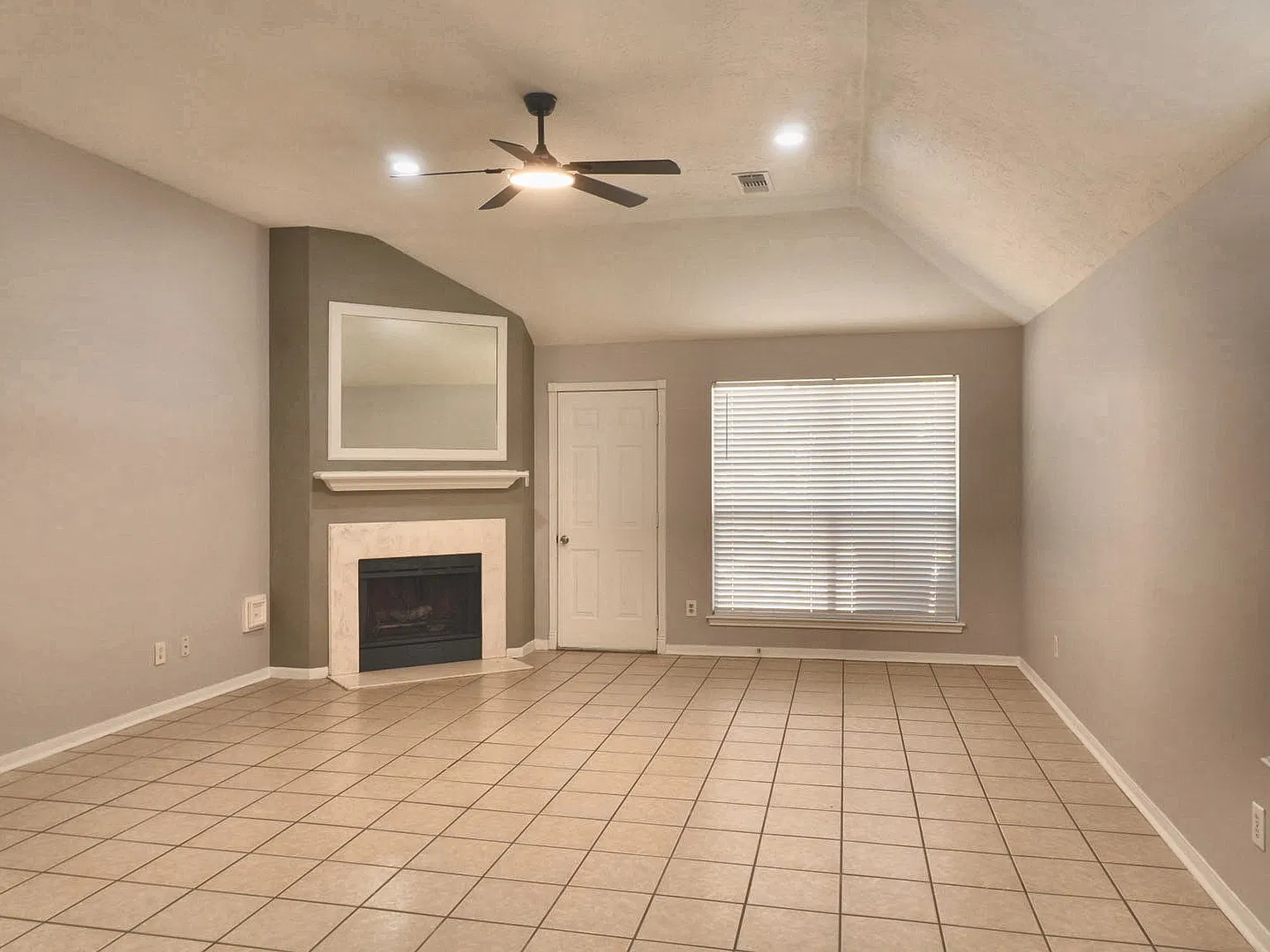 3 bed, 1486 sqft, $1,880 — Photo 4