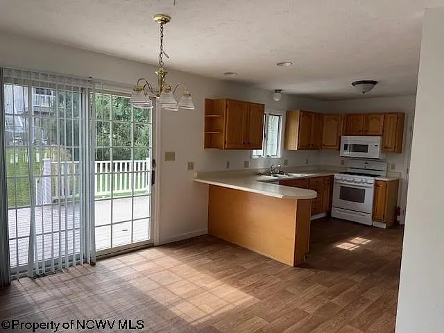1392 Bennett Dr — Photo 5