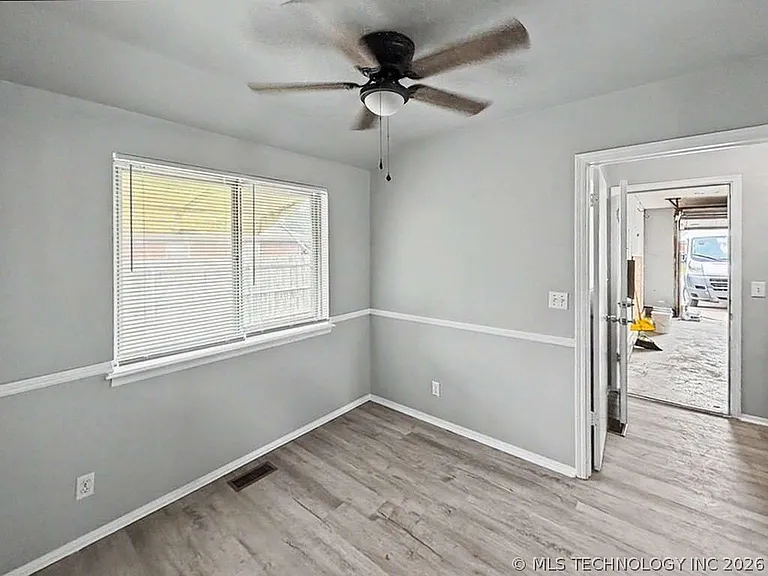 5210 S 74th Ave E — Photo 4