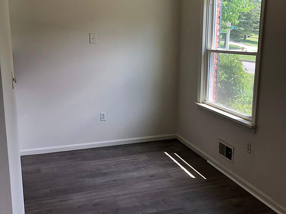 3rd image of 2055 Peabody Ln #2