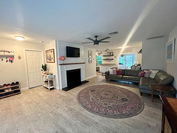 3rd image of 317 Mira Vista Dr
