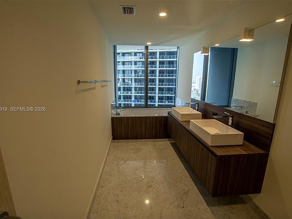 5th image of 1000 Brickell Plz #2809